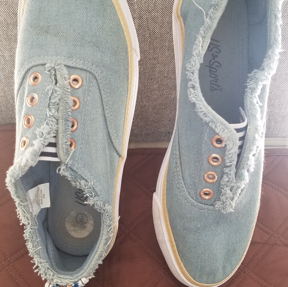 Slip on sneakers sz 7